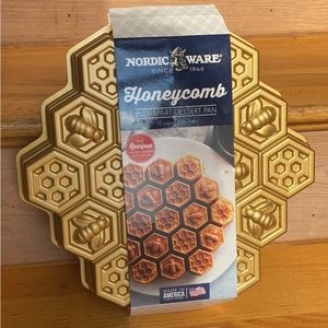 New: Nordicware Honeycomb Pan